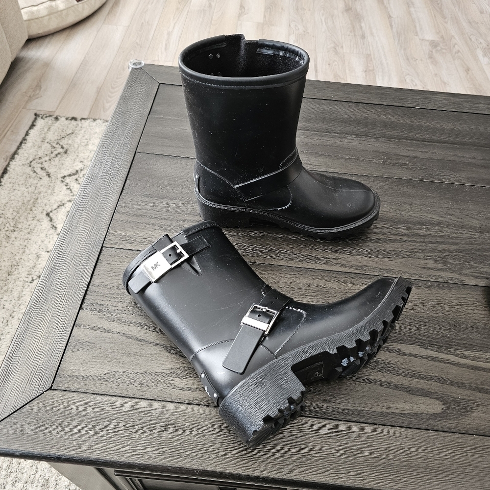 Michael Kors Davenport Rain Bootie - Picture 3 of 9